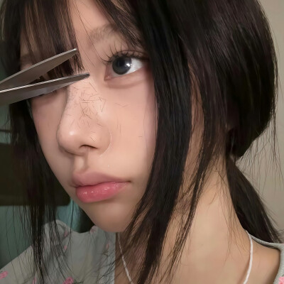 下辈子要做一颗牙齿 这样不开心的时候就有人疼了⁃ ⩊ ⁃