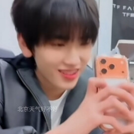 把恨化作刺揉在怀里，谁都不知道，只有我一个人疼