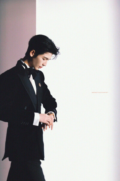 张凌赫
cr.@夢桃衍野