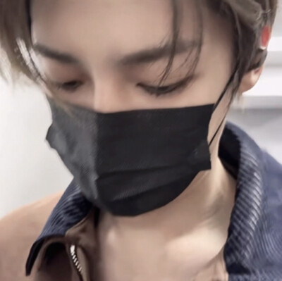 研究你的装帧，捧我在手里吻