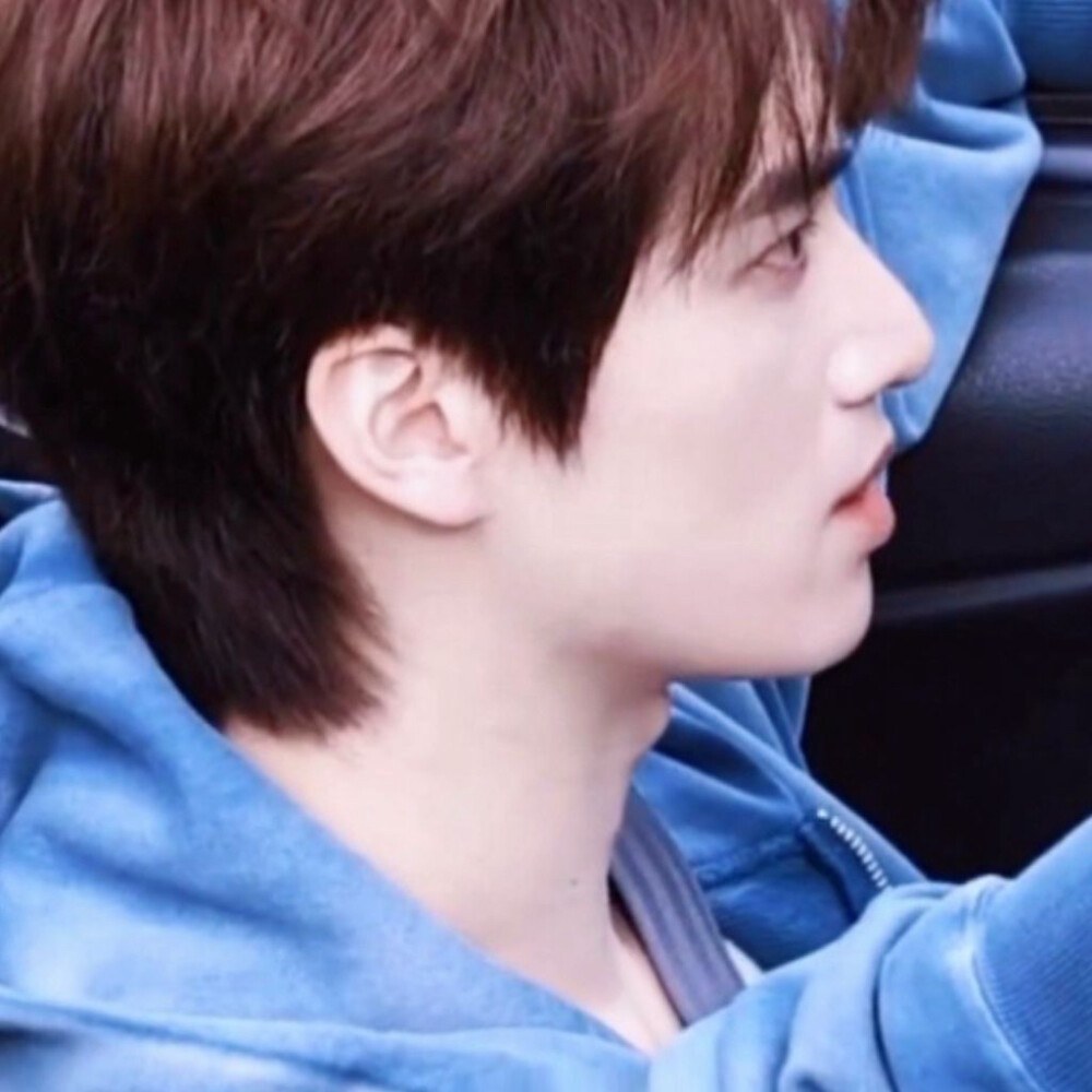 其实我最近本来不打算截了奈何这组秋名山车神（自封）太帅了。依旧调了