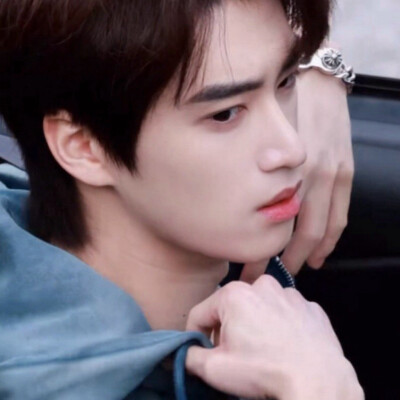 家秘给我发的路透(´･ω･`)