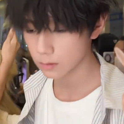 一张帅脸后是另一张帅脸