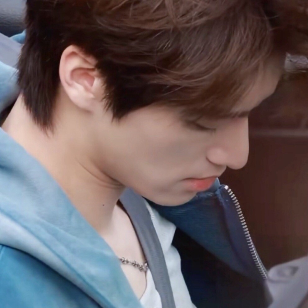 半夜蹲湖边别给自己吹感冒了