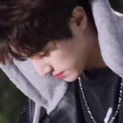 半夜蹲湖边别给自己吹感冒了