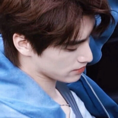 其实我最近本来不打算截了奈何这组秋名山车神（自封）太帅了。依旧调了