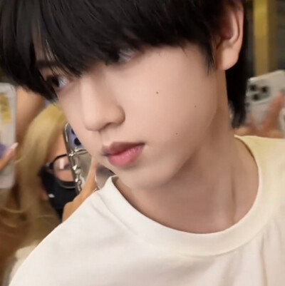 一张帅脸后是另一张帅脸