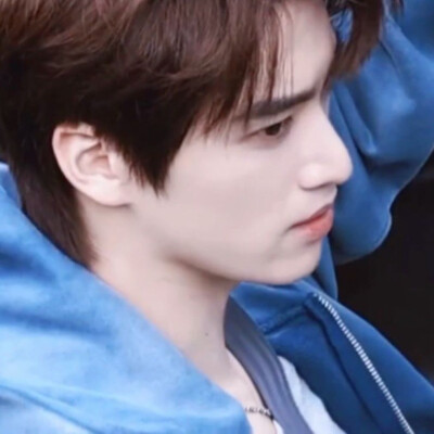 其实我最近本来不打算截了奈何这组秋名山车神（自封）太帅了。依旧调了