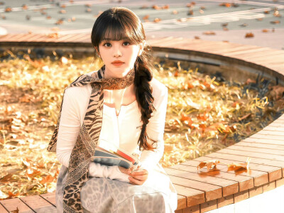 田曦薇 ｜林知夏
 #天才女友官宣杀青# ​​​