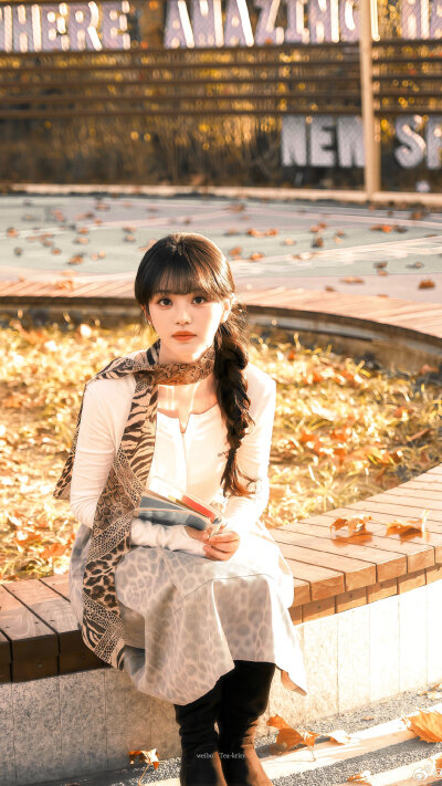 田曦薇 ｜林知夏
 #天才女友官宣杀青# ​​​