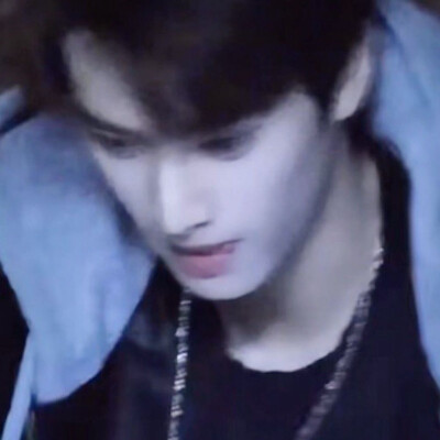 半夜蹲湖边别给自己吹感冒了