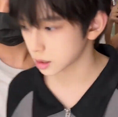 一张帅脸后是另一张帅脸