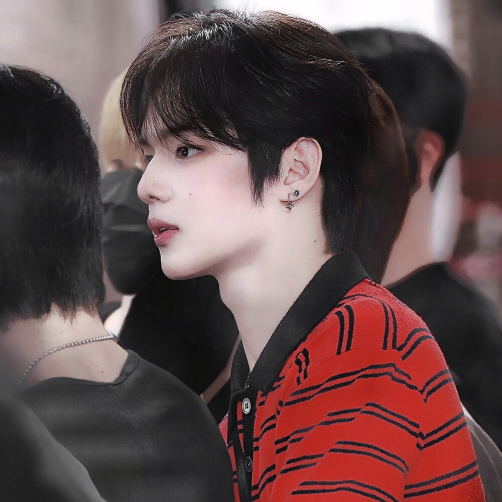 站子在原来的手机上 致歉TT有好心的妹宝知道告知一下小生嘛