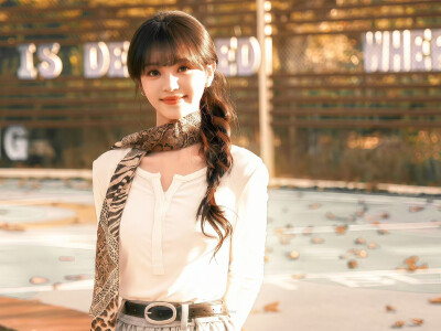 田曦薇 ｜林知夏
 #天才女友官宣杀青# ​​​