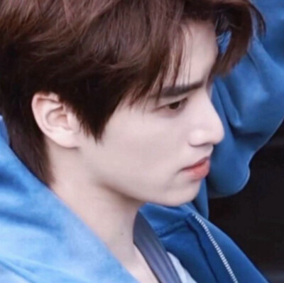 其实我最近本来不打算截了奈何这组秋名山车神（自封）太帅了。依旧调了