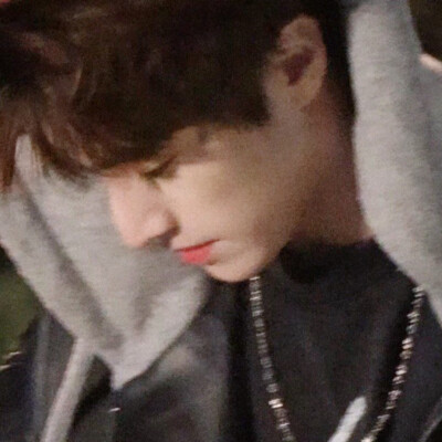 半夜蹲湖边别给自己吹感冒了