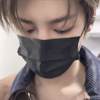 研究你的装帧，捧我在手里吻