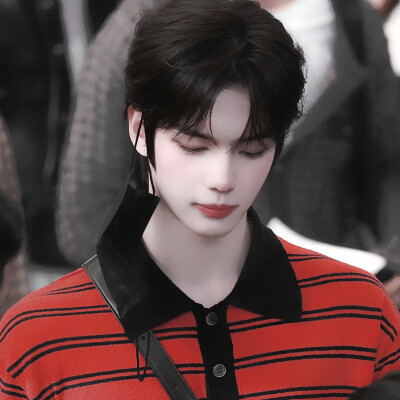 站子在原来的手机上 致歉TT有好心的妹宝知道告知一下小生嘛