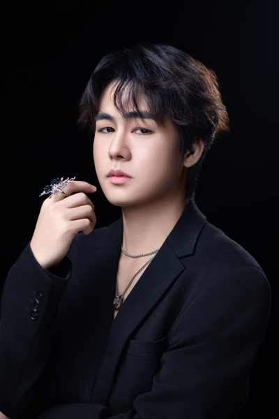 龙国兵的伤感头像黎平县水口镇网红男生头像黑白头像黎平网红博艺机械舞男生自拍照片