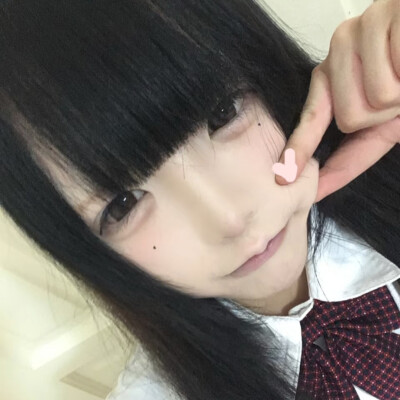 你拥抱你哀悼那些破碎的陶瓷