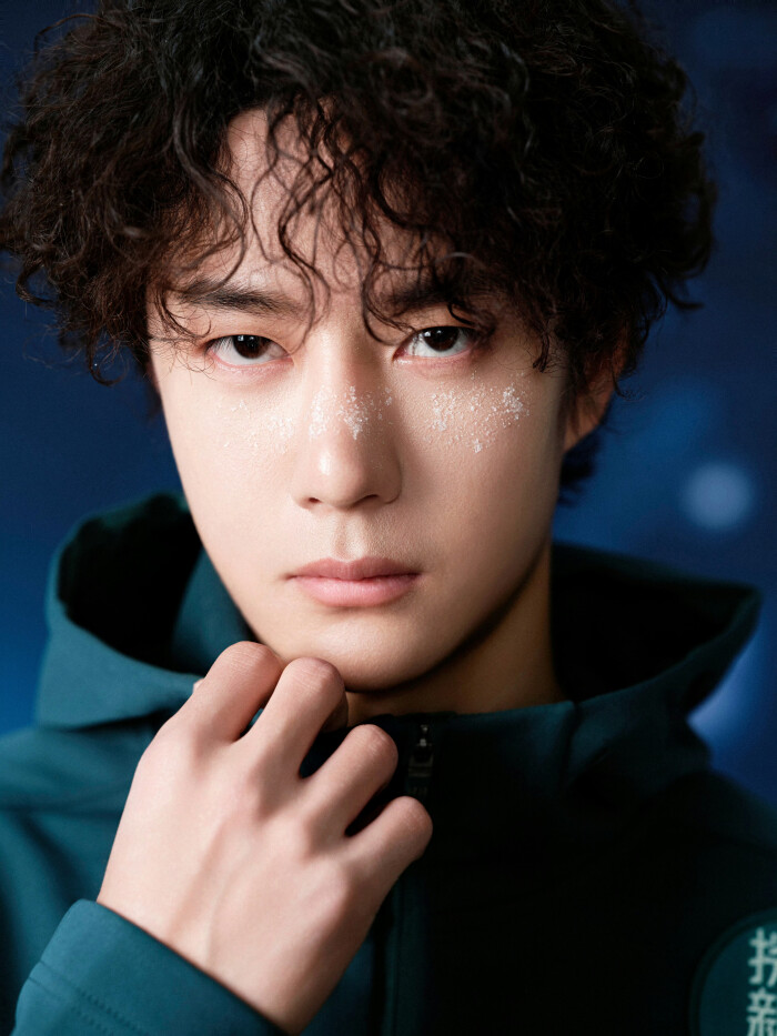 YIBO-OFFICIAL： #探索新境2首映会直播# 向上，是岩壁的极境；向内，是成长的心境；把对未知的追问，变成亲手触摸的答案。新的探索 ...