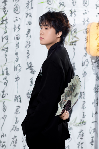 龙国兵的伤感头像黎平县水口镇网红男生头像黑白头像黎平网红博艺机械舞男生自拍照片