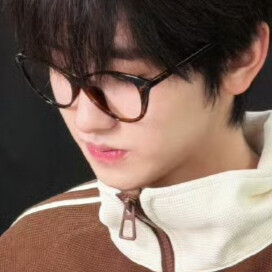 这副眼镜有点眼熟啊