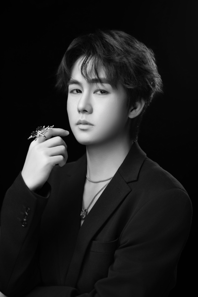 龙国兵的伤感头像黎平县水口镇网红男生头像黑白头像黎平网红博艺机械舞男生自拍照片