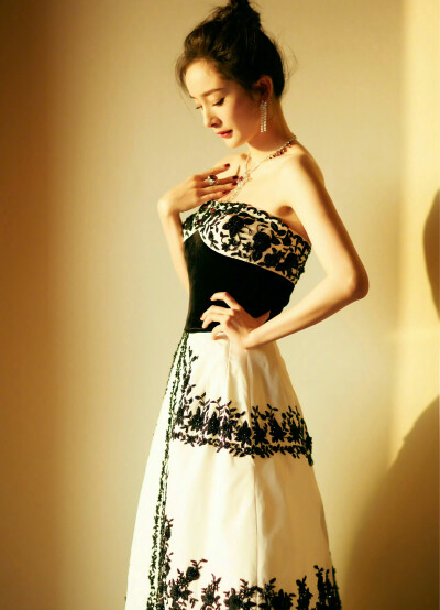 BY爱喝可乐的古娜小姐