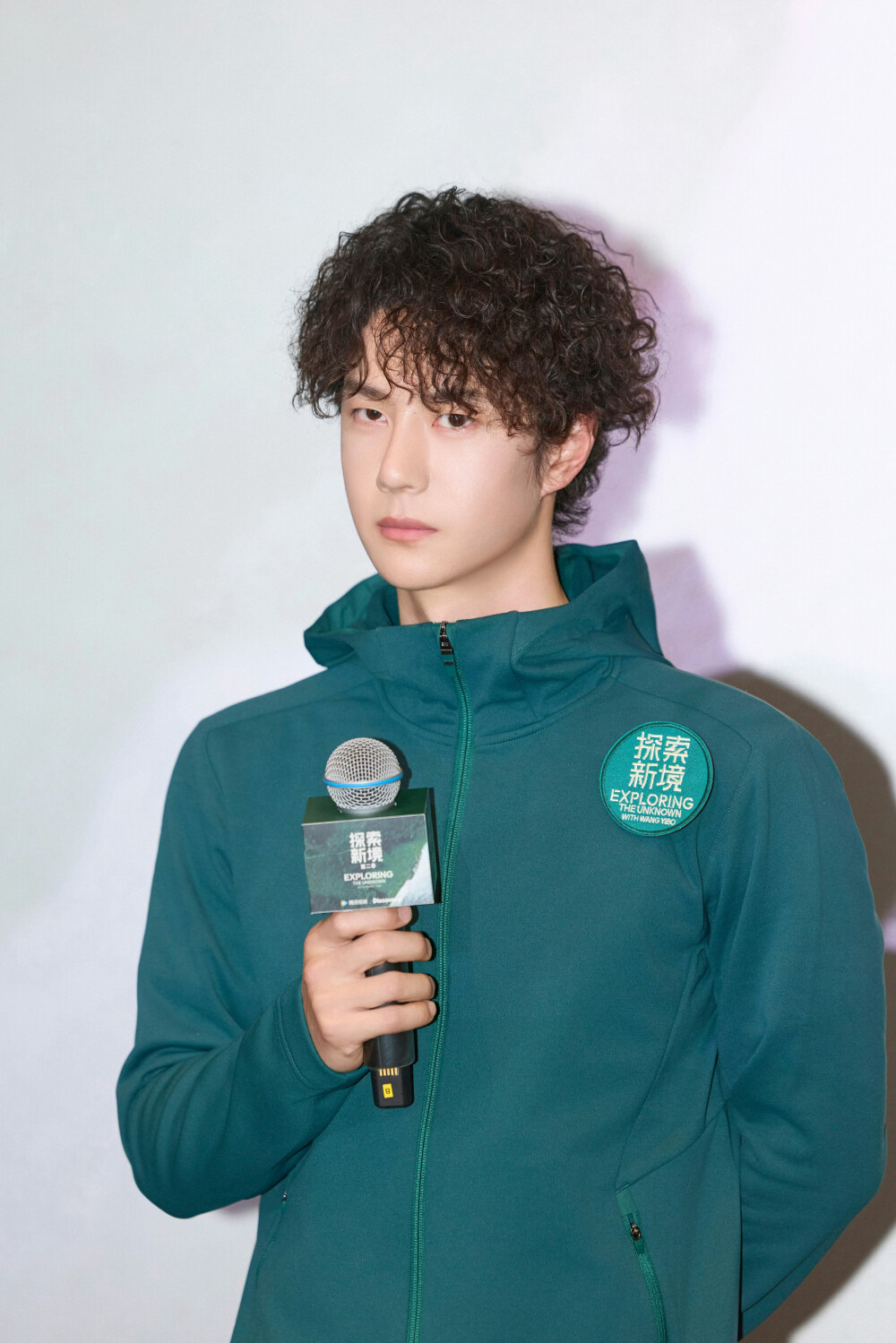 YIBO-OFFICIAL：
#探索新境2首映会直播#
以掌触岩，以心入境。今日#探索新境# 系列发起人@UNIQ-王一博 出席一博「岩」选漫谈首映会，现场分享新一季攀岩感受，讲述协作中的安全感，大家记得在专业指导下安全地感受攀岩魅力噢～#王一博直播#
11月28日起锁定腾讯视频，每周五、周六11点更新，向上而行，探索不止。#探索新境2#