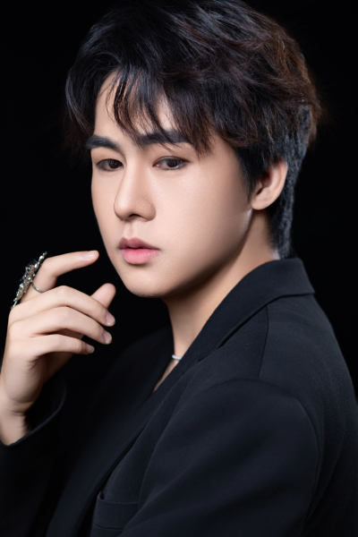 龙国兵的伤感头像黎平县水口镇网红男生头像黑白头像黎平网红博艺机械舞男生自拍照片