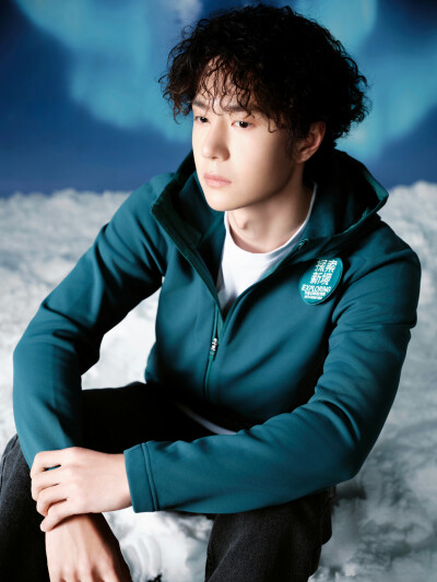 YIBO-OFFICIAL：
#探索新境2首映会直播#
向上，是岩壁的极境；向内，是成长的心境；把对未知的追问，变成亲手触摸的答案。新的探索故事，即将开篇。
#探索新境2# 一博「岩」选漫谈首映会直播即将开始 ，与@UNIQ-王…