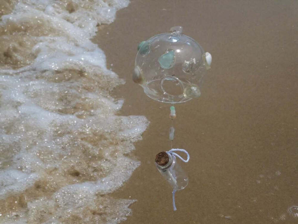 温柔懒懒的海风，风铃惬意地作响
