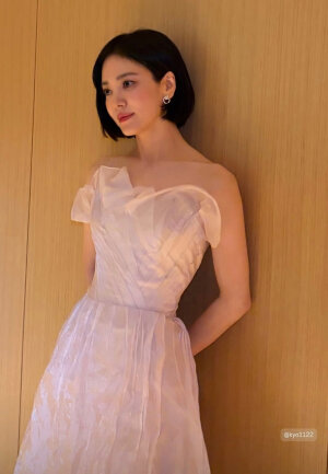 BY爱喝可乐的古娜小姐