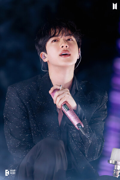 251119
官推更新硕珍相关
진 (Jin) ‘#RUNSEOKJIN_EP.TOUR_ENCORE' Photo Sketch