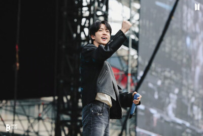 251119
官推更新硕珍相关
진 (Jin) ‘#RUNSEOKJIN_EP.TOUR_ENCORE' Photo Sketch