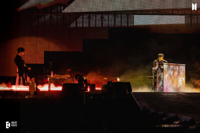 251119
官推更新硕珍相关
진 (Jin) ‘#RUNSEOKJIN_EP.TOUR_ENCORE' Photo Sketch