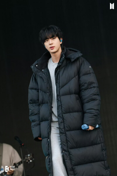 251119
官推更新硕珍相关
진 (Jin) ‘#RUNSEOKJIN_EP.TOUR_ENCORE' Photo Sketch