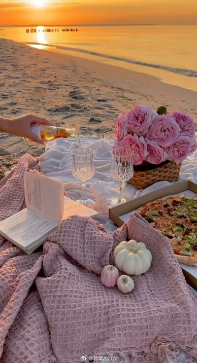 壁纸/聊天背景图
感情、复合、人际
另一半对你付出
关系好，桃花多
聊天多，沟通和谐