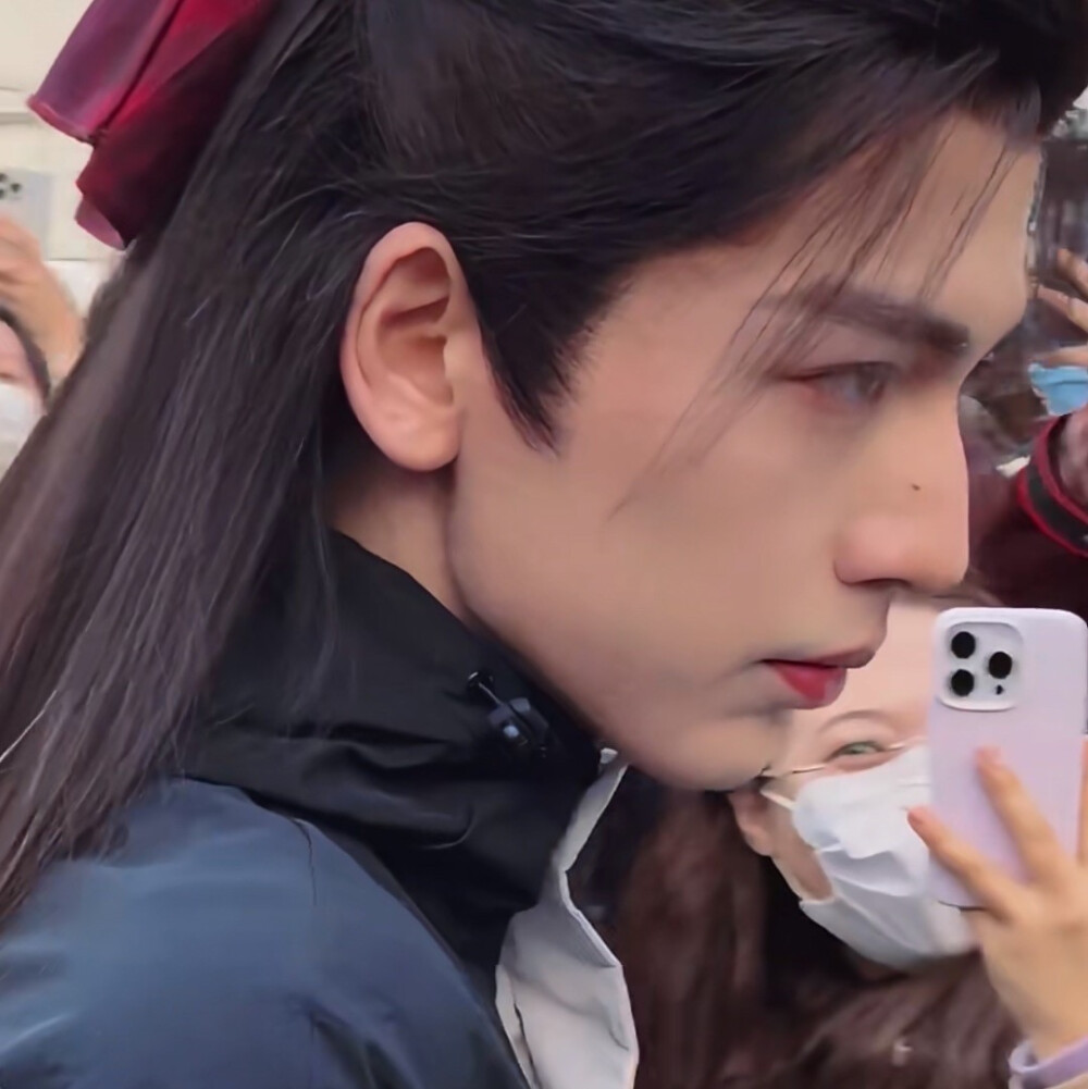 这个红发带咋这么美啊，，