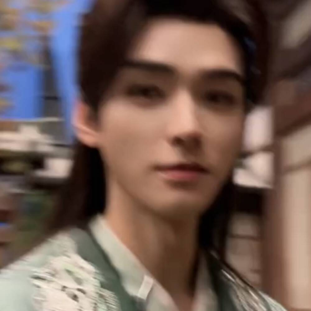 工作室把你家开了美颜的大眼妹带走行不行，能不能管管她别让她开美颜了！