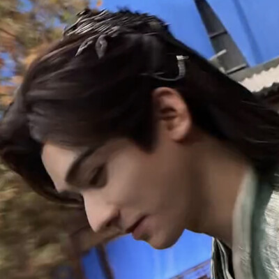 工作室把你家开了美颜的大眼妹带走行不行，能不能管管她别让她开美颜了！