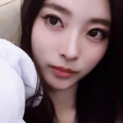 你像一句美丽口号挥不去