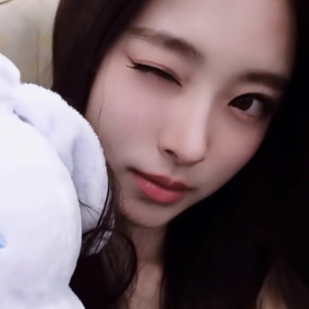 你像一句美丽口号挥不去