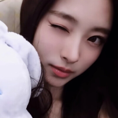 你像一句美丽口号挥不去