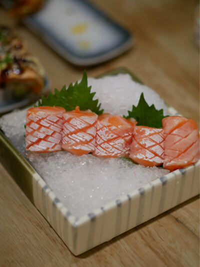 二刷鬼灭
这两年值得去影院二刷的电影实在是少
好在动物城2马上又要抬上来噜
自从泰业开了戏作寿司隔几天就要过来五蚂蚁毕竟焦糖鹅肝和星鳗摄人神魂
王狗把附近的瑞幸一家家问过去果然找到了沧海遗珠九柱杯店员看他…