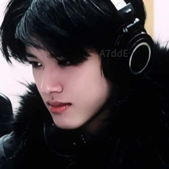 我觉得这个世界对你不好，我想拯救你，但我没有那么大的本事可以改变很多规则，对不起，我听到你肚子说饿了，我带你，去吃饭吧