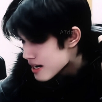 我觉得这个世界对你不好，我想拯救你，但我没有那么大的本事可以改变很多规则，对不起，我听到你肚子说饿了，我带你，去吃饭吧