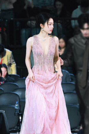 BY爱喝可乐的古娜小姐