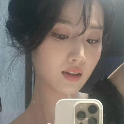 献上对镜拍三张